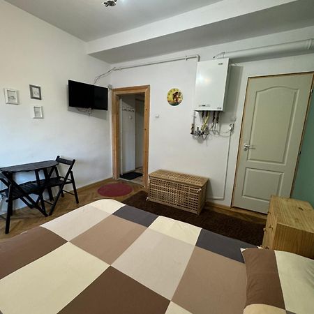 Armeneasca Cozy Studio Bukares Bagian luar foto