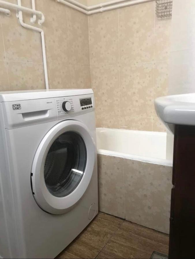 Armeneasca Cozy Studio Bukares Bagian luar foto