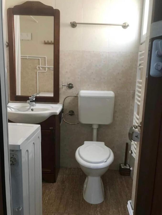 Armeneasca Cozy Studio Bukares Bagian luar foto