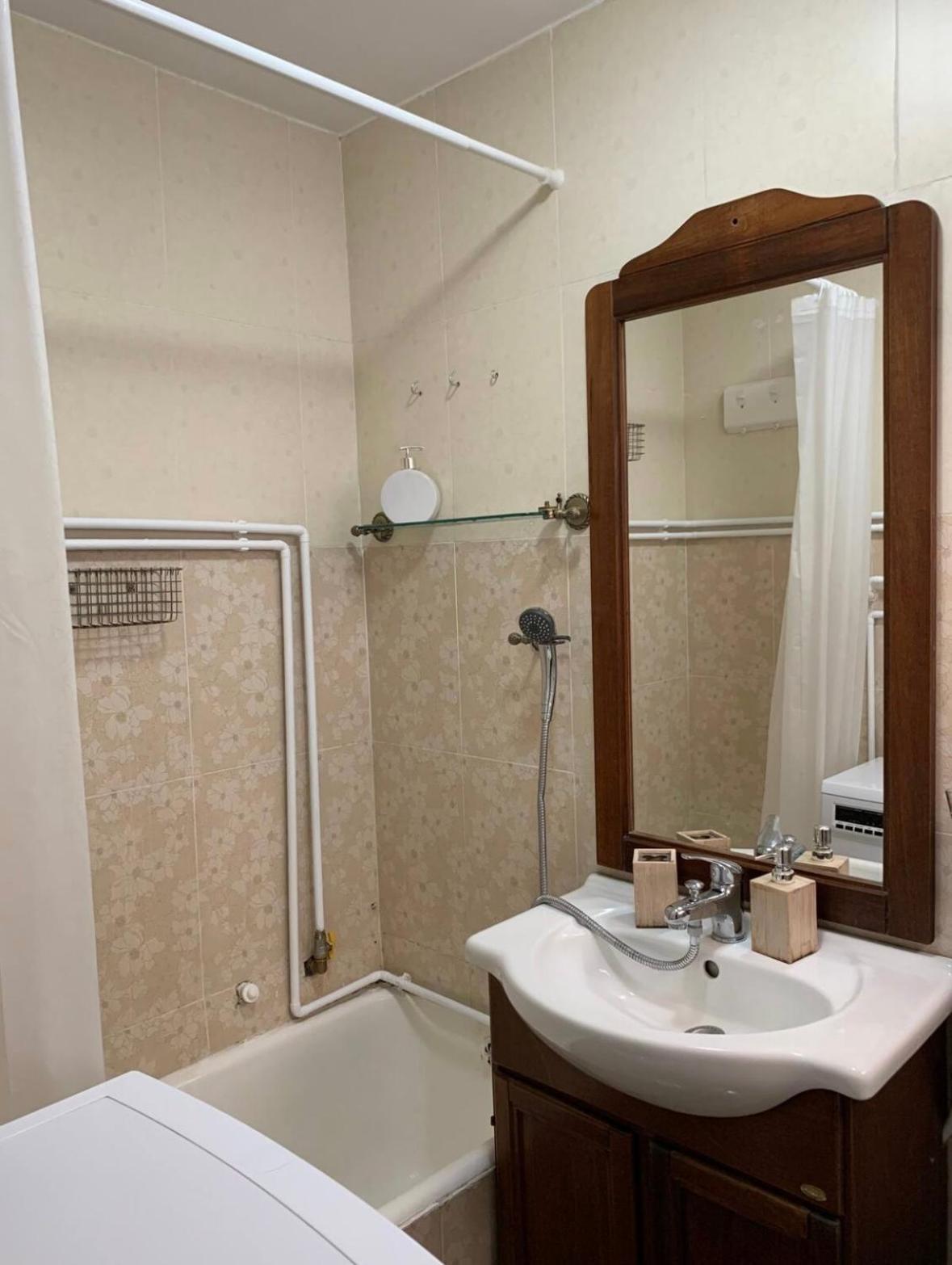 Armeneasca Cozy Studio Bukares Bagian luar foto
