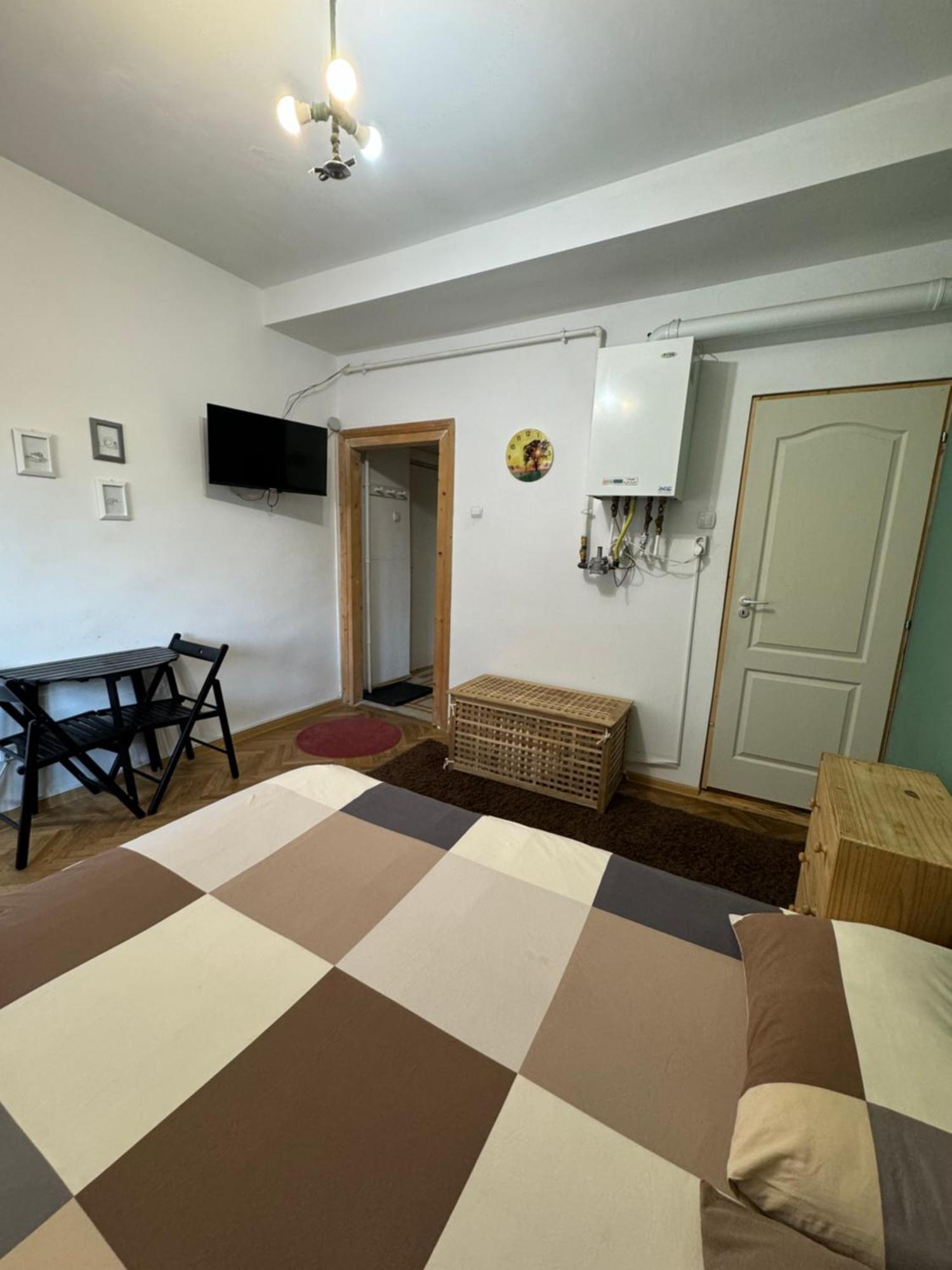 Armeneasca Cozy Studio Bukares Bagian luar foto